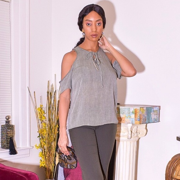 Cutout Olive Shoulder Top NWT sz M - Picture 1 of 6